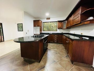casa en arriendo/venta en el salado. Cod V9433866