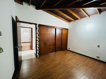 casa en arriendo/venta en el salado. Cod V9433866