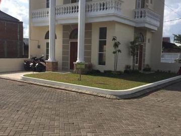 Hunian Mewah Design Villa Dekat Kampus Binus Malang