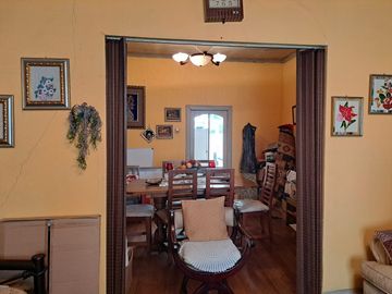 Casa antigua en avenida