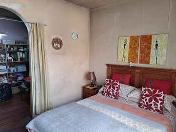 Casa antigua en avenida