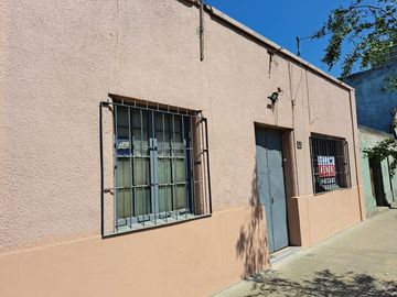 Casa antigua en avenida