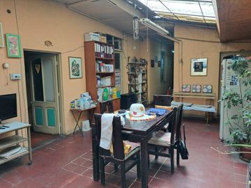 Casa antigua en avenida