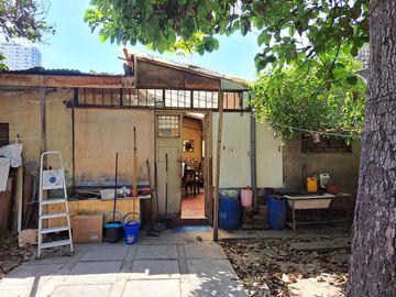 Casa antigua en avenida