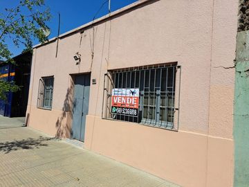 Casa antigua en avenida
