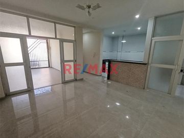 🏡 ¡Departamento exclusivo en venta en Los Sauces, Pimentel! 🏖️

✨ Área total y techada: 120.50 m²
📍 Ubicado en la exclusiva Urbanización Los Sauces