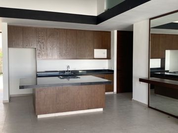 Casa en venta tipo TownHouse en Residencial Xcanatún