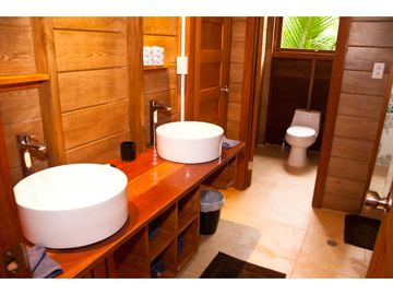 SEA Confiable Vende Resort en Bocas del Toro