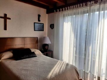 VENTA DE CASA AMPLIA EN BOSQUES DE ANGELÓPOLIS. PUEBLA.