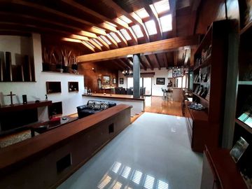 VENTA DE CASA AMPLIA EN BOSQUES DE ANGELÓPOLIS. PUEBLA.