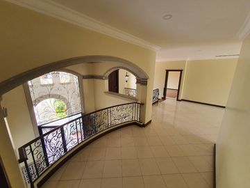 EN VENTA CASA URBANIZACION RÍO GRANDE  KM.1.5 - SAMBORONDON