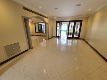 EN VENTA CASA URBANIZACION RÍO GRANDE  KM.1.5 - SAMBORONDON