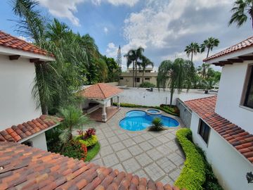 EN VENTA CASA URBANIZACION RÍO GRANDE  KM.1.5 - SAMBORONDON