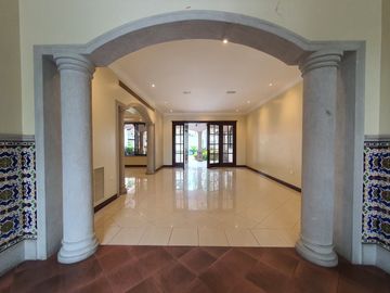 EN VENTA CASA URBANIZACION RÍO GRANDE  KM.1.5 - SAMBORONDON