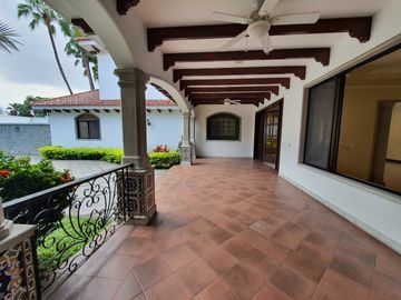 EN VENTA CASA URBANIZACION RÍO GRANDE  KM.1.5 - SAMBORONDON