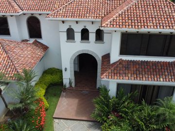 EN VENTA CASA URBANIZACION RÍO GRANDE  KM.1.5 - SAMBORONDON