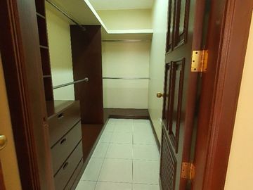 EN VENTA CASA URBANIZACION RÍO GRANDE  KM.1.5 - SAMBORONDON