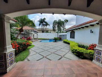 EN VENTA CASA URBANIZACION RÍO GRANDE  KM.1.5 - SAMBORONDON