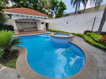 EN VENTA CASA URBANIZACION RÍO GRANDE  KM.1.5 - SAMBORONDON