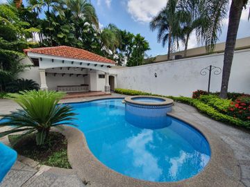 EN VENTA CASA URBANIZACION RÍO GRANDE  KM.1.5 - SAMBORONDON