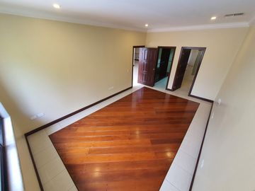 EN VENTA CASA URBANIZACION RÍO GRANDE  KM.1.5 - SAMBORONDON