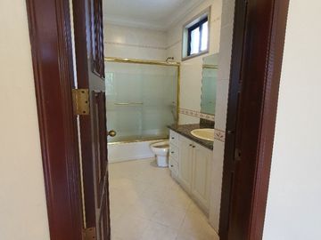 EN VENTA CASA URBANIZACION RÍO GRANDE  KM.1.5 - SAMBORONDON