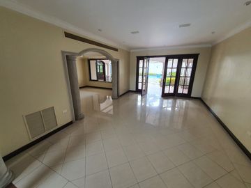 EN VENTA CASA URBANIZACION RÍO GRANDE  KM.1.5 - SAMBORONDON