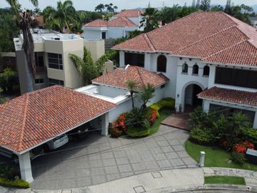 EN VENTA CASA URBANIZACION RÍO GRANDE  KM.1.5 - SAMBORONDON