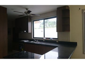 EN VENTA CASA URBANIZACION RÍO GRANDE  KM.1.5 - SAMBORONDON