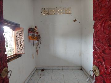 RUMAH SECOND PALING MURAH DENGAN LUAS TANAH 4 ARE DAN DEKAT JALAN UTAMA TABANAN