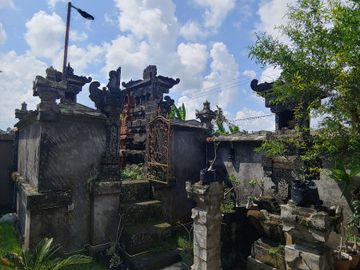 RUMAH SECOND PALING MURAH DENGAN LUAS TANAH 4 ARE DAN DEKAT JALAN UTAMA TABANAN