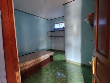 RUMAH SECOND PALING MURAH DENGAN LUAS TANAH 4 ARE DAN DEKAT JALAN UTAMA TABANAN