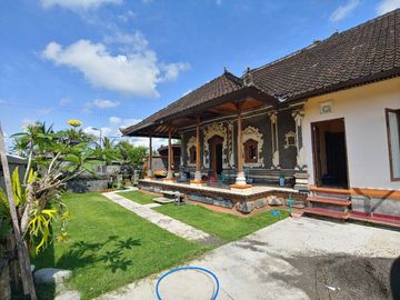 RUMAH SECOND PALING MURAH DENGAN LUAS TANAH 4 ARE DAN DEKAT JALAN UTAMA TABANAN