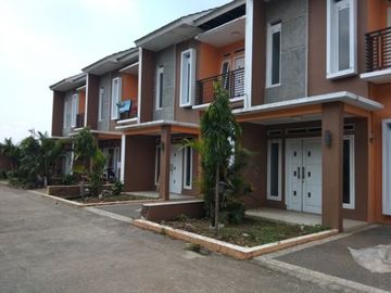 rumah exclusif 2 lantai dekat UNPAD JATINANGOR