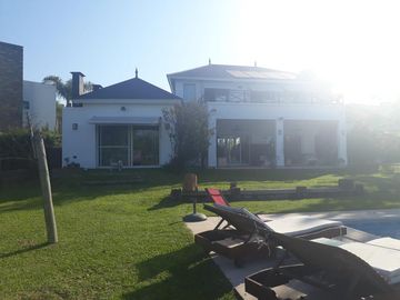 Casa 4 dormitorios alquiler en Los Castores, Nordelta