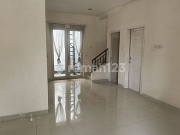 Rumah Hook Siap Huni Di Puri Mansion, Jakarta Barat