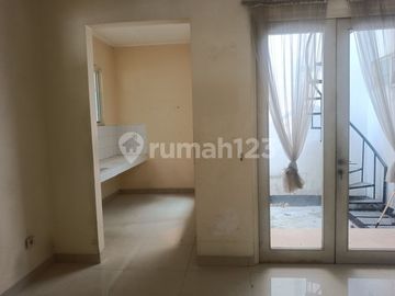 Rumah Hook Siap Huni Di Puri Mansion, Jakarta Barat