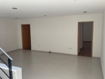 VENTA DE CASA EN CUMBRES DEL LAGO, JURIQUILLA.