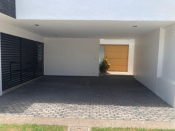 VENTA DE CASA EN CUMBRES DEL LAGO, JURIQUILLA.