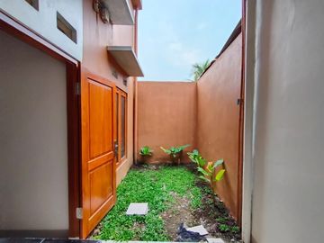 RUMAH DESIGN EKSLUSIVE DI DEKAT UNII 500 JUTA KAWASAN STRATEGIS TEPI JALAN