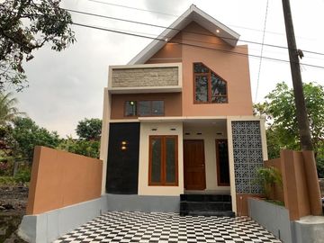 RUMAH DESIGN EKSLUSIVE DI DEKAT UNII 500 JUTA KAWASAN STRATEGIS TEPI JALAN