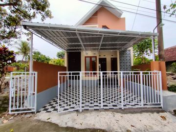 RUMAH DESIGN EKSLUSIVE DI DEKAT UNII 500 JUTA KAWASAN STRATEGIS TEPI JALAN