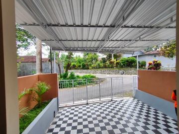 RUMAH DESIGN EKSLUSIVE DI DEKAT UNII 500 JUTA KAWASAN STRATEGIS TEPI JALAN