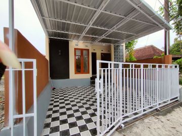RUMAH DESIGN EKSLUSIVE DI DEKAT UNII 500 JUTA KAWASAN STRATEGIS TEPI JALAN