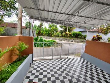 RUMAH DESIGN EKSLUSIVE DI DEKAT UNII 500 JUTA KAWASAN STRATEGIS TEPI JALAN