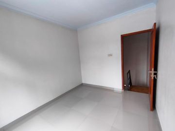 RUMAH DESIGN EKSLUSIVE DI DEKAT UNII 500 JUTA KAWASAN STRATEGIS TEPI JALAN