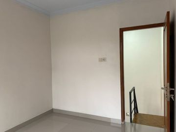 RUMAH DESIGN EKSLUSIVE DI DEKAT UNII 500 JUTA KAWASAN STRATEGIS TEPI JALAN