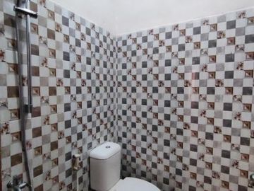 RUMAH DESIGN EKSLUSIVE DI DEKAT UNII 500 JUTA KAWASAN STRATEGIS TEPI JALAN