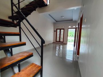 RUMAH DESIGN EKSLUSIVE DI DEKAT UNII 500 JUTA KAWASAN STRATEGIS TEPI JALAN