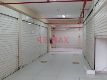 Oportunidad para negocio a precio de ocasión, local de 7 m2. en el segundo piso, con punto de agua, stand para salón de belleza, cuidado personal, baz
